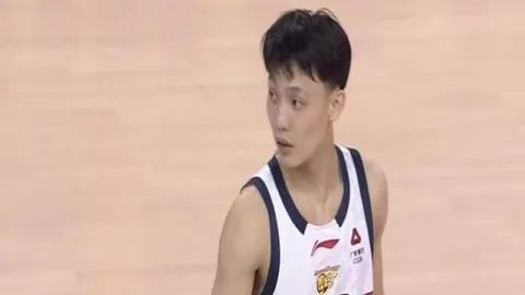 濃眉映射出我們在比賽中全力以赴，防守合作默契度提升显著。